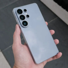 Load image into Gallery viewer, AirSkin 0.3 Ultra-Thin Case