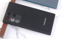 Load image into Gallery viewer, Matte Finish Protective TPU Back Case For Galaxy S22 Ultra